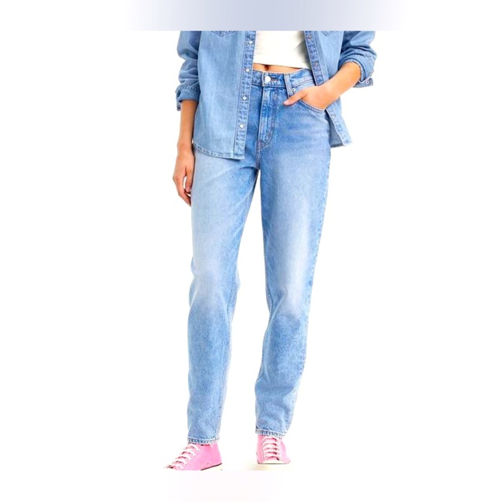 Levi Denizen Mom Jeans size 6.